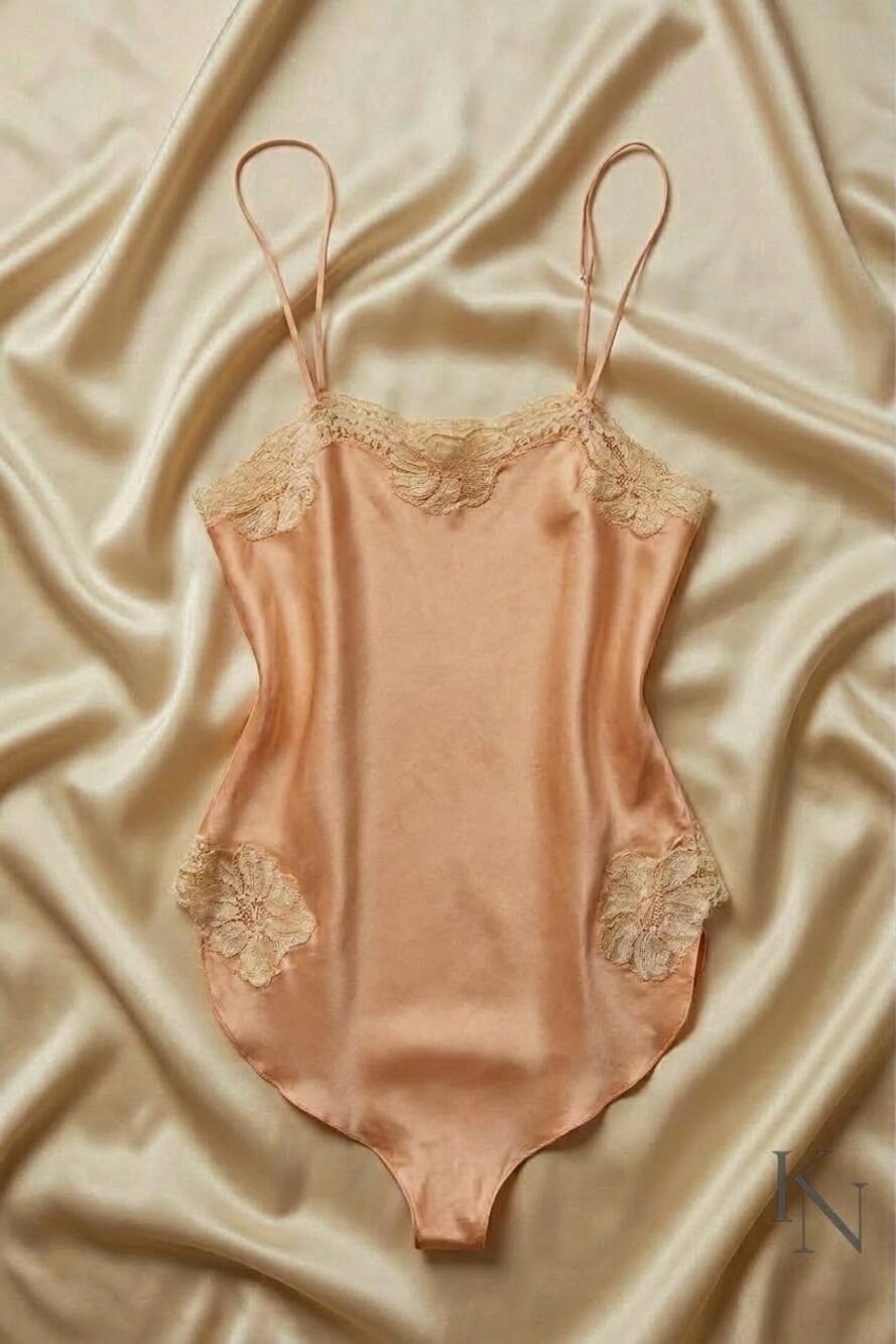 Victoria’s Secret Gold Label Silk Teddy – Peach Lace Trim – Size Large – Luxury